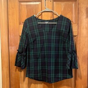 Izod women’s plaid 3/4 bell sleeve blouse size small.